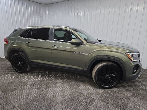 Used 2025 Volkswagen Atlas Cross Sport SE w/ Black Wheel Package AWD/4WD image 1