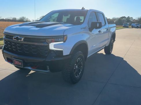 Used 2025 Chevrolet Silverado 1500 ZR2 w/ Technology Package AWD/4WD image 4