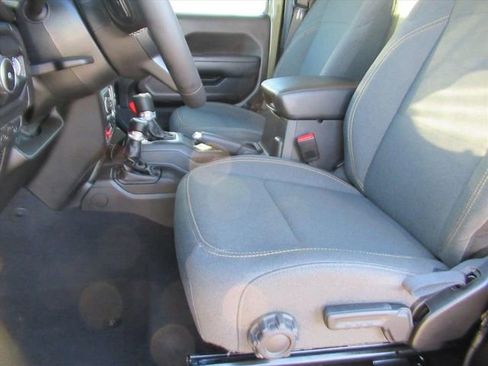 Certified 2025 Jeep Wrangler Willys image 13