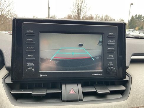 Used 2021 Toyota RAV4 XLE image 18