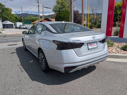 Used 2024 Nissan Altima 2.5 SV FWD image 6