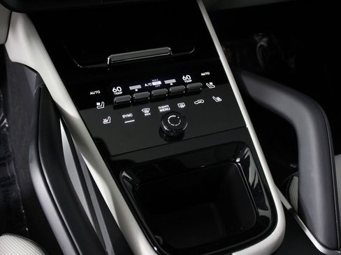 Certified 2026 Porsche Cayenne S AWD/4WD image 18