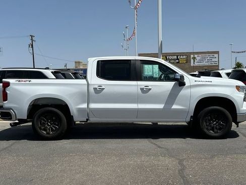 Used 2022 Chevrolet Silverado 1500 LT AWD/4WD image 2