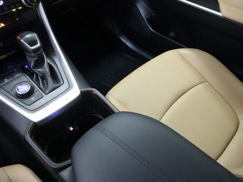 Used 2024 Toyota RAV4 Limited w/ Advanced Technology Package image 17