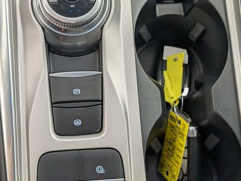 Used 2022 Ford Explorer XLT w/ Equipment Group 202A RWD image 24