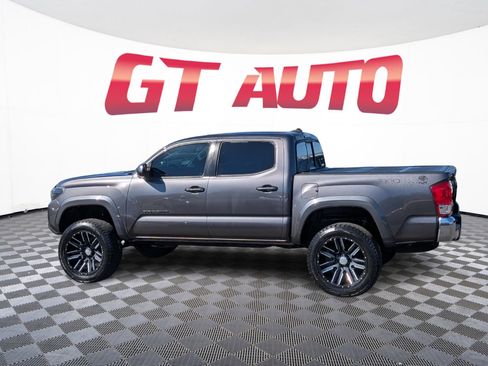 Used 2017 Toyota Tacoma SR5 w/ SR5 Appearance Package (SM) RWD image 3