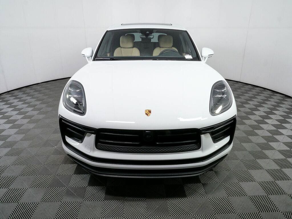 Certified 2026 Porsche Macan AWD/4WD image 36