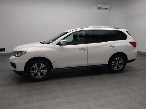 Used 2020 Nissan Pathfinder SV image 2
