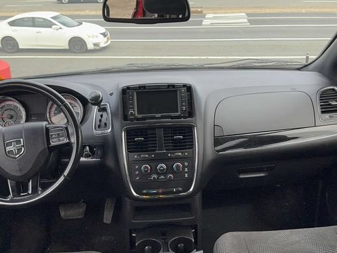 Used 2020 Dodge Grand Caravan SE FWD image 22