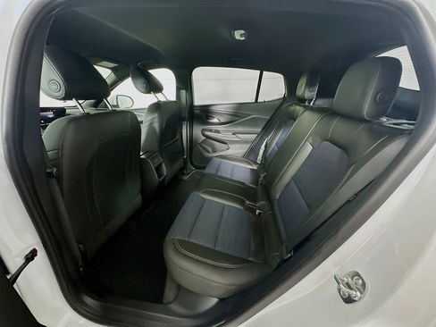 Used 2025 Buick Envista Preferred image 25