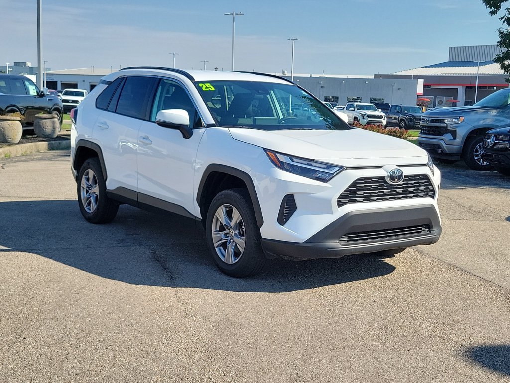 Used 2025 Toyota RAV4 XLE AWD/4WD image 7