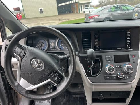 Used 2020 Toyota Sienna LE image 8