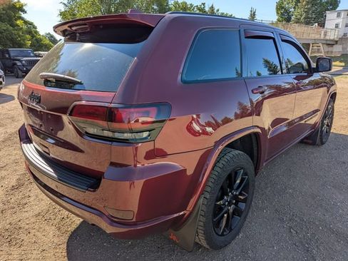 Used 2021 Jeep Grand Cherokee Laredo X AWD/4WD image 12