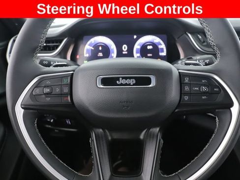 Used 2025 Jeep Grand Cherokee L Laredo AWD/4WD image 21