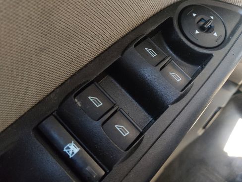 Used 2018 Ford Focus SE w/ SE Appearance Package image 27