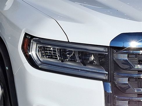 Used 2023 GMC Acadia SLE w/ Driver Convenience Package image 13