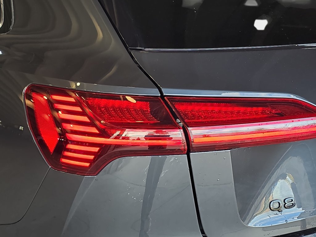 Used 2024 Audi Q8 e-tron Premium AWD/4WD image 33