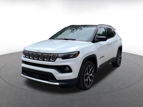 Used 2025 Jeep Compass Limited image 3