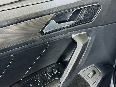 Used 2023 Volkswagen Tiguan SE image 17
