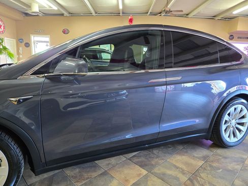 Used 2018 Tesla Model X 100D image 3