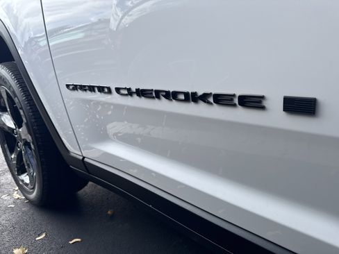 Certified 2023 Jeep Grand Cherokee Altitude image 36