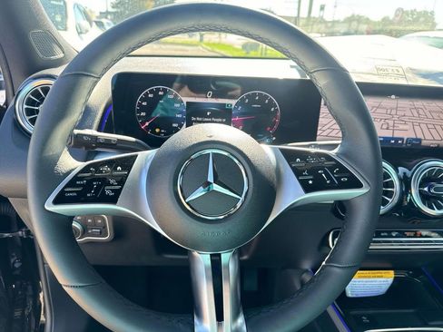 Used 2025 Mercedes-Benz GLB 250 image 10