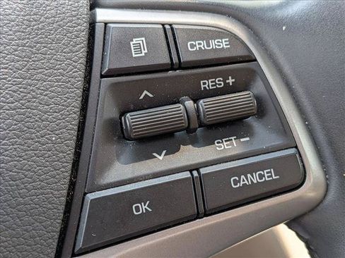 Used 2017 Hyundai Elantra Value Edition FWD image 11
