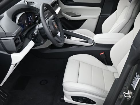 Certified 2024 Porsche Macan 4 Electric image 5