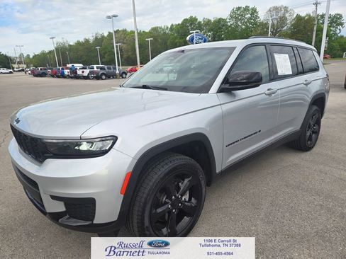 Used 2023 Jeep Grand Cherokee L Laredo image 1