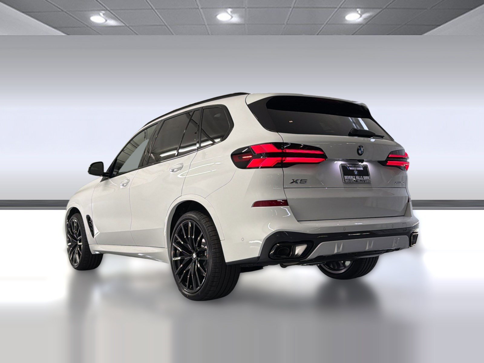 Used 2026 BMW X5 xDrive40i w/ M Sport Package AWD/4WD image 3