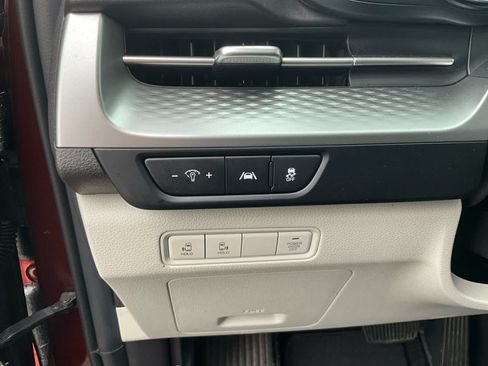 Used 2023 Kia Carnival LX FWD image 17