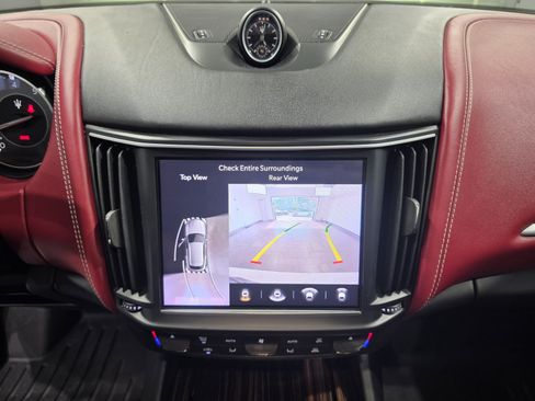 Used 2021 Maserati Levante GranLusso AWD/4WD image 16