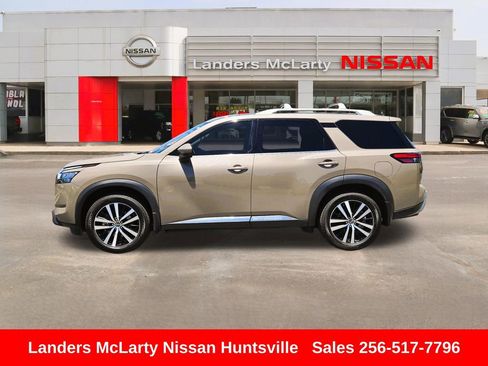 Used 2023 Nissan Pathfinder Platinum w/ Cargo Package AWD/4WD image 8