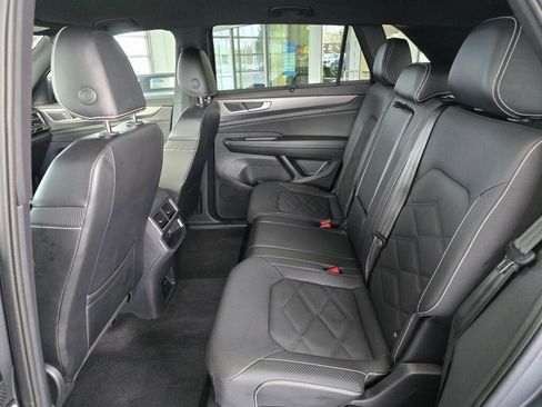 Used 2024 Volkswagen Atlas Cross Sport SE image 38