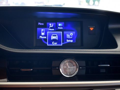 Used 2014 Lexus ES 350 w/ Luxury Package FWD image 18