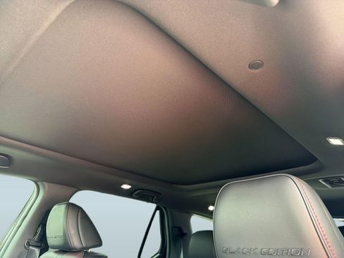 Used 2025 Honda Pilot Black Edition image 16