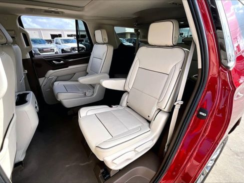 Used 2022 GMC Yukon Denali w/ Denali Premium Package image 21