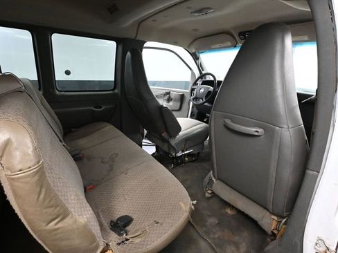 Used 2017 Chevrolet Express 3500 LT w/ LT Preferred Equipment Group RWD image 33