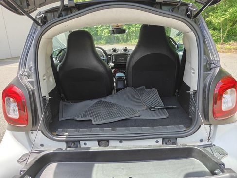 Used 2016 smart fortwo passion RWD image 15