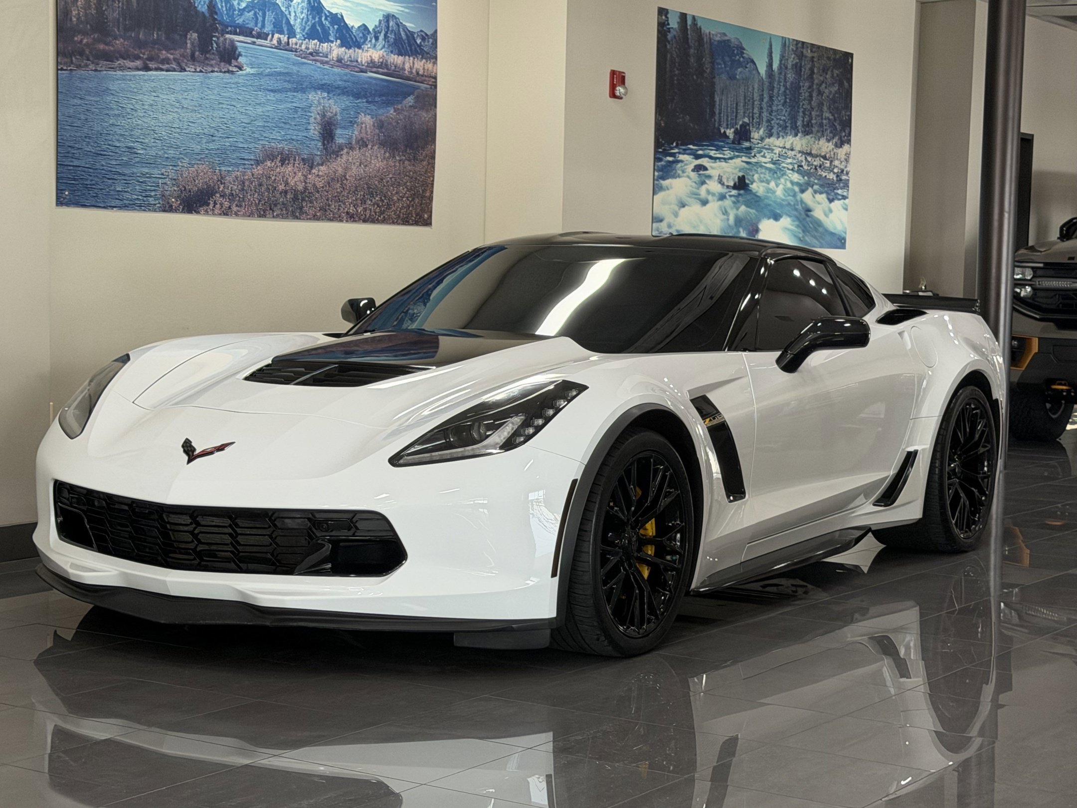 Used 2019 Chevrolet Corvette Z06 RWD image 2