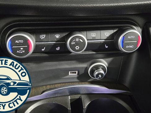 Used 2018 Alfa Romeo Stelvio Ti image 18