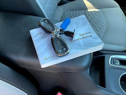 Used 2021 Chevrolet Equinox LT w/ Driver Convenience Package image 15