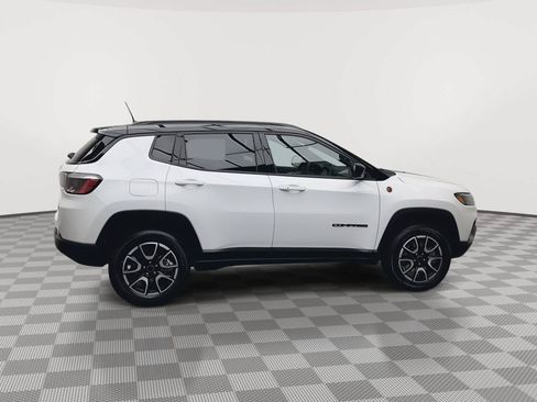 Used 2025 Jeep Compass Trailhawk AWD/4WD image 34