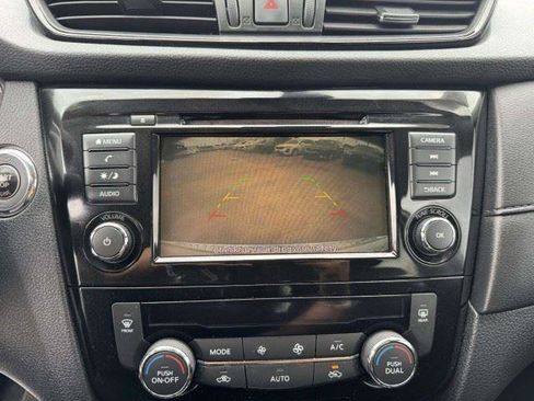 Used 2019 Nissan Rogue SV FWD image 35