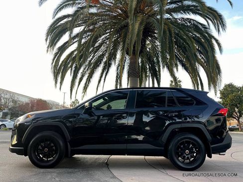 Used 2022 Toyota RAV4 LE image 7