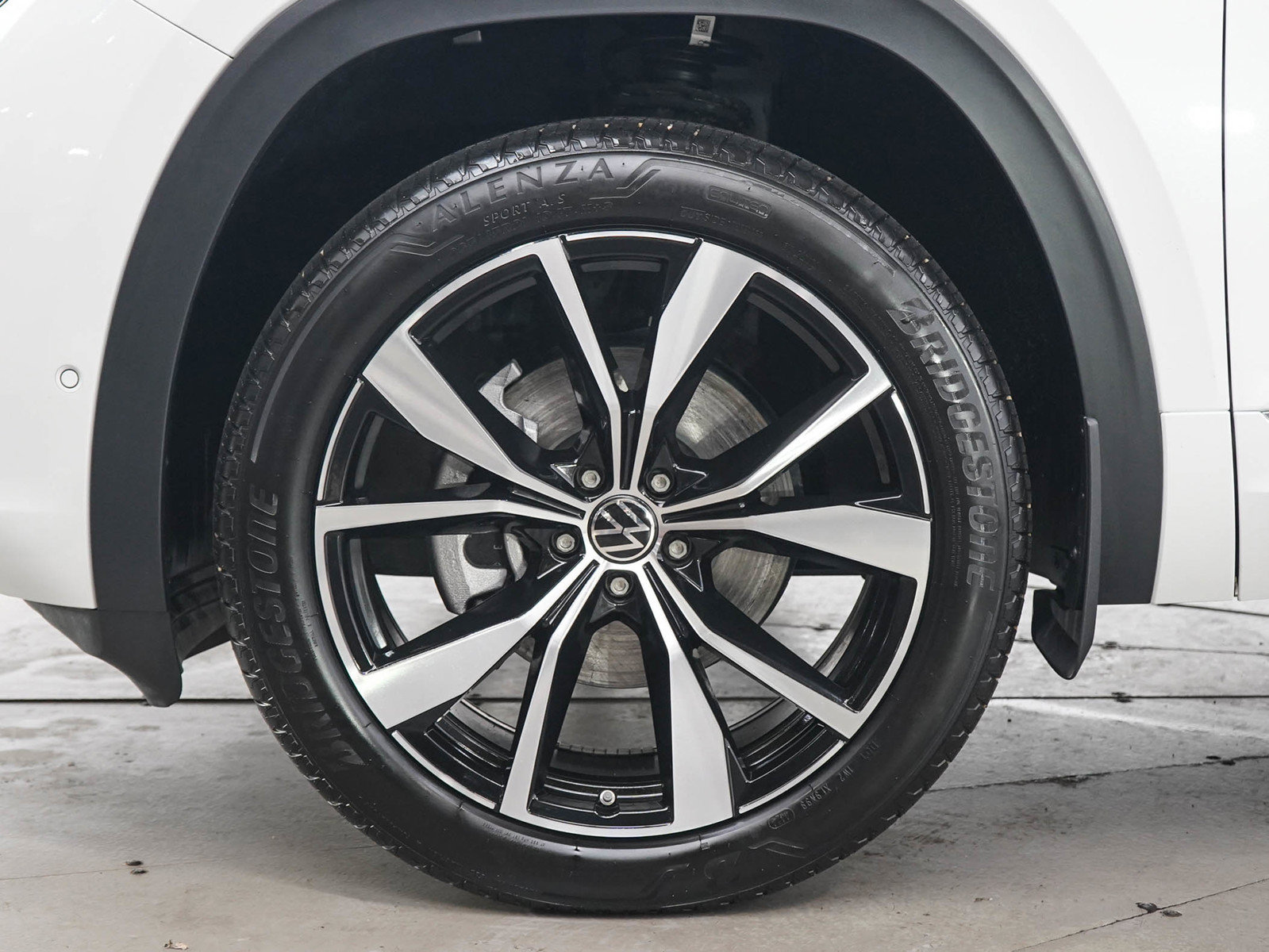 Used 2025 Volkswagen Atlas SEL Premium R-Line AWD/4WD image 28