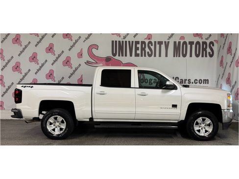 Used 2018 Chevrolet Silverado 1500 LT w/ LT Convenience Package AWD/4WD image 9