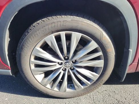 Certified 2022 Toyota Highlander Platinum image 11