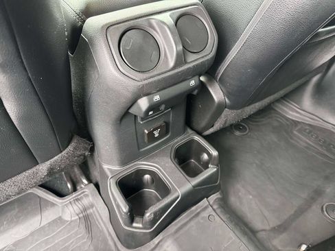 Used 2022 Jeep Wrangler Unlimited Sahara w/ LED Lighting Group AWD/4WD image 13