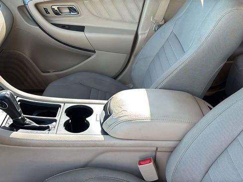 Used 2015 Ford Taurus SE image 24